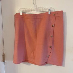 Pink wool skirt with gold buttons
